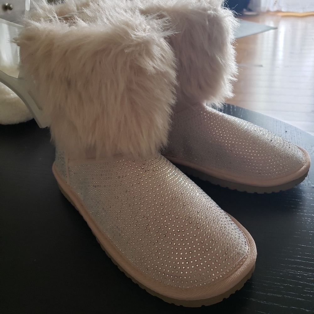 NWT Children place girl's size 6 Winter boots